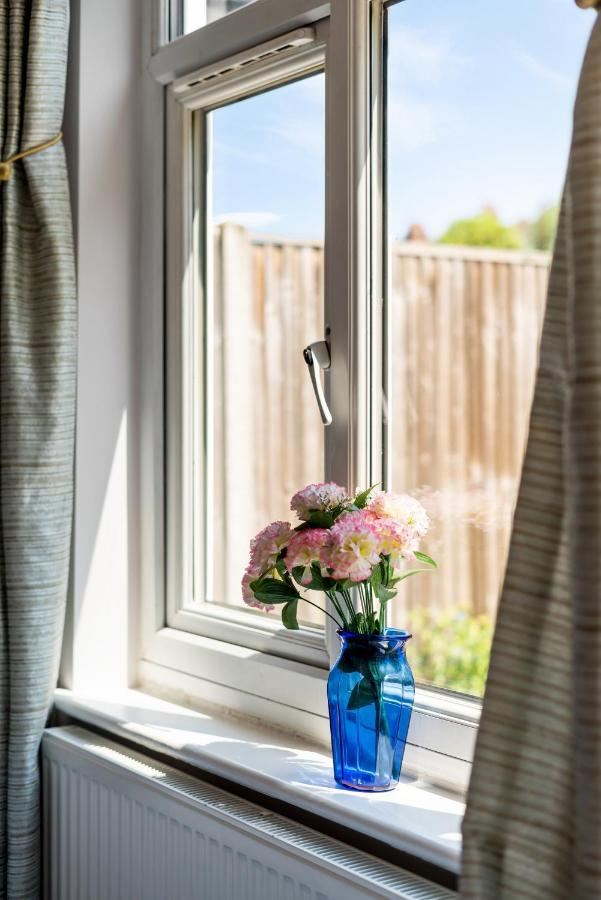 Lovely Garden Apartment In Wimbledon Town Centre With Private Parking By Wimbledon Holiday Lets Apartamento