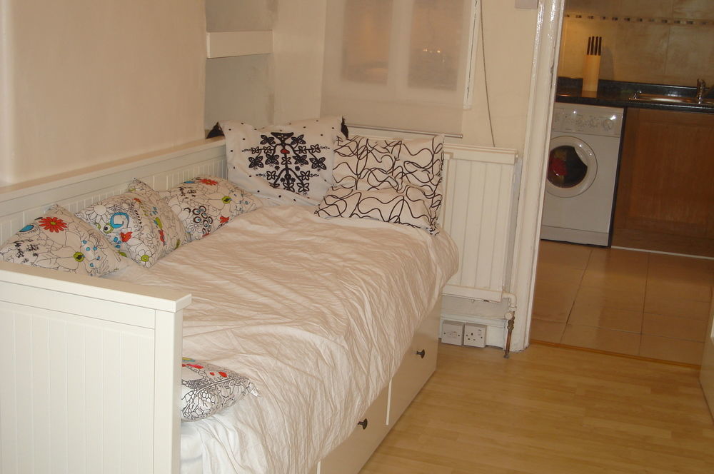 Lovely Garden Apartment In Wimbledon Town Centre With Private Parking By Wimbledon Holiday Lets * Londres